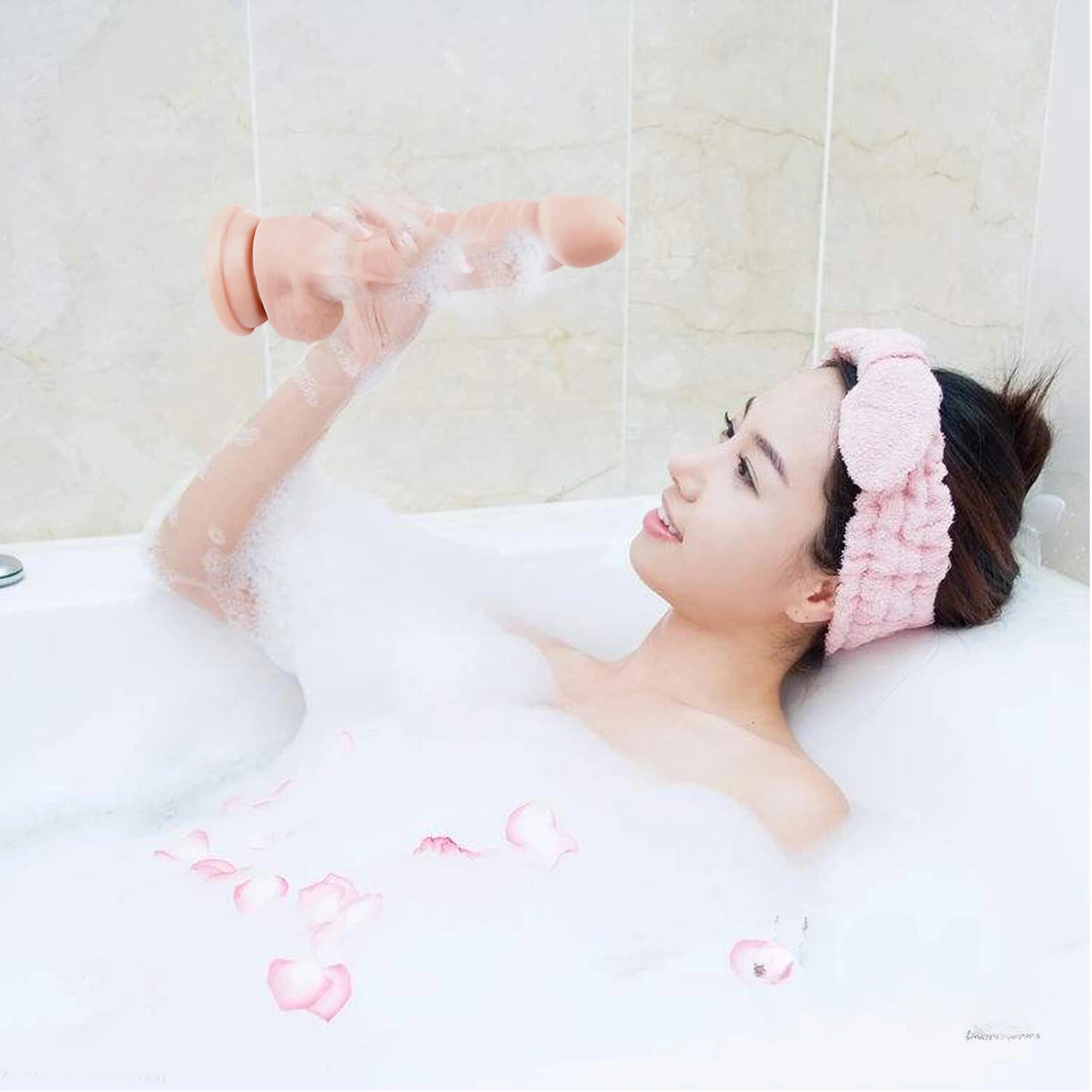 7.1in Realistic Silicone Sex Toy Dildo For Women Using